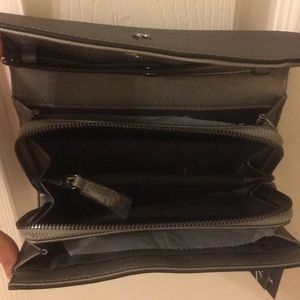 simply vera vera wang signature envelope crossbody bag